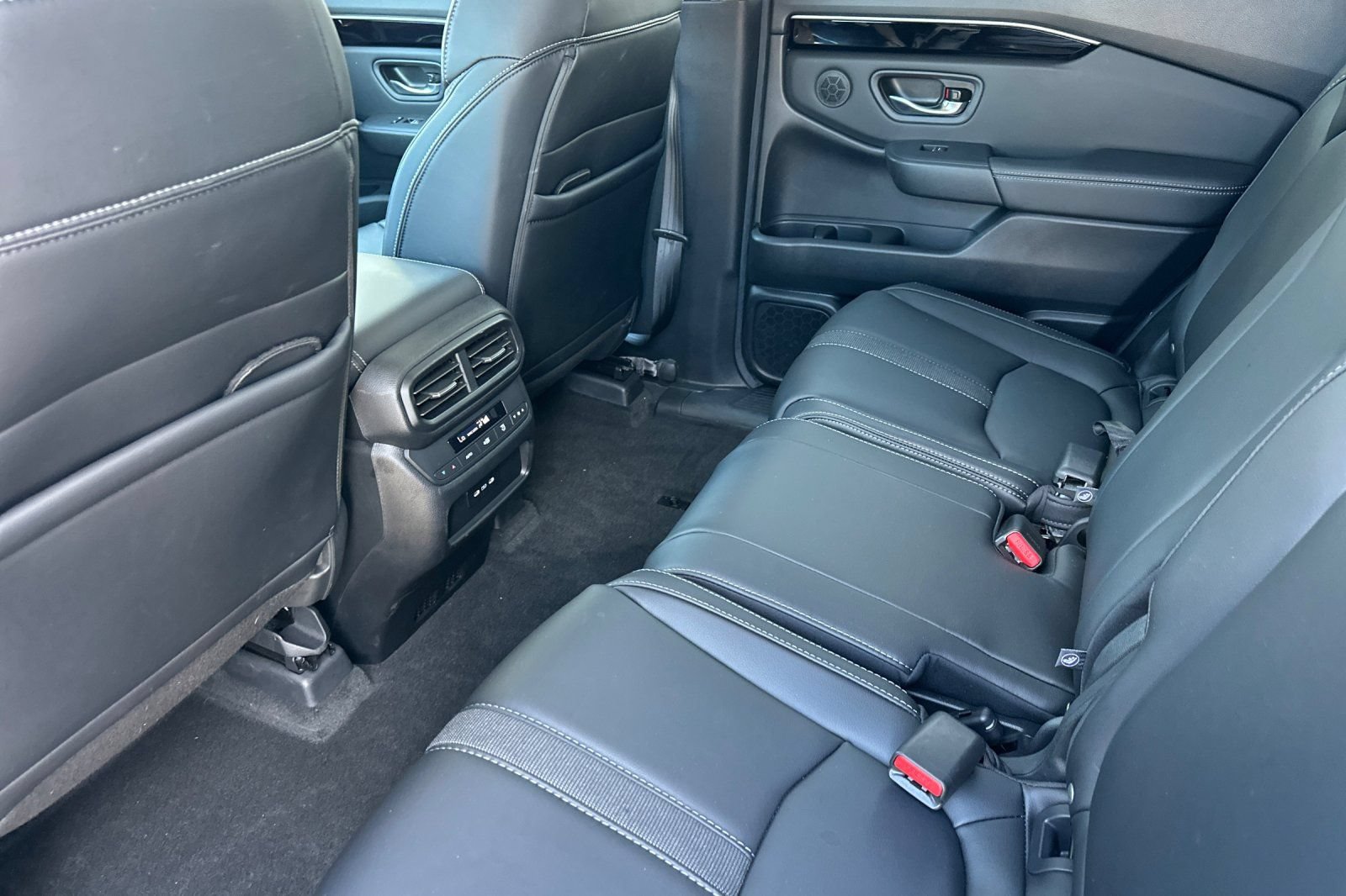 Used 2025 Honda Pilot EX-L image 12
