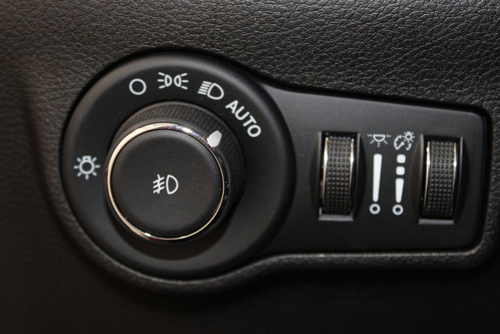 Used 2025 Jeep Compass Trailhawk AWD/4WD image 47