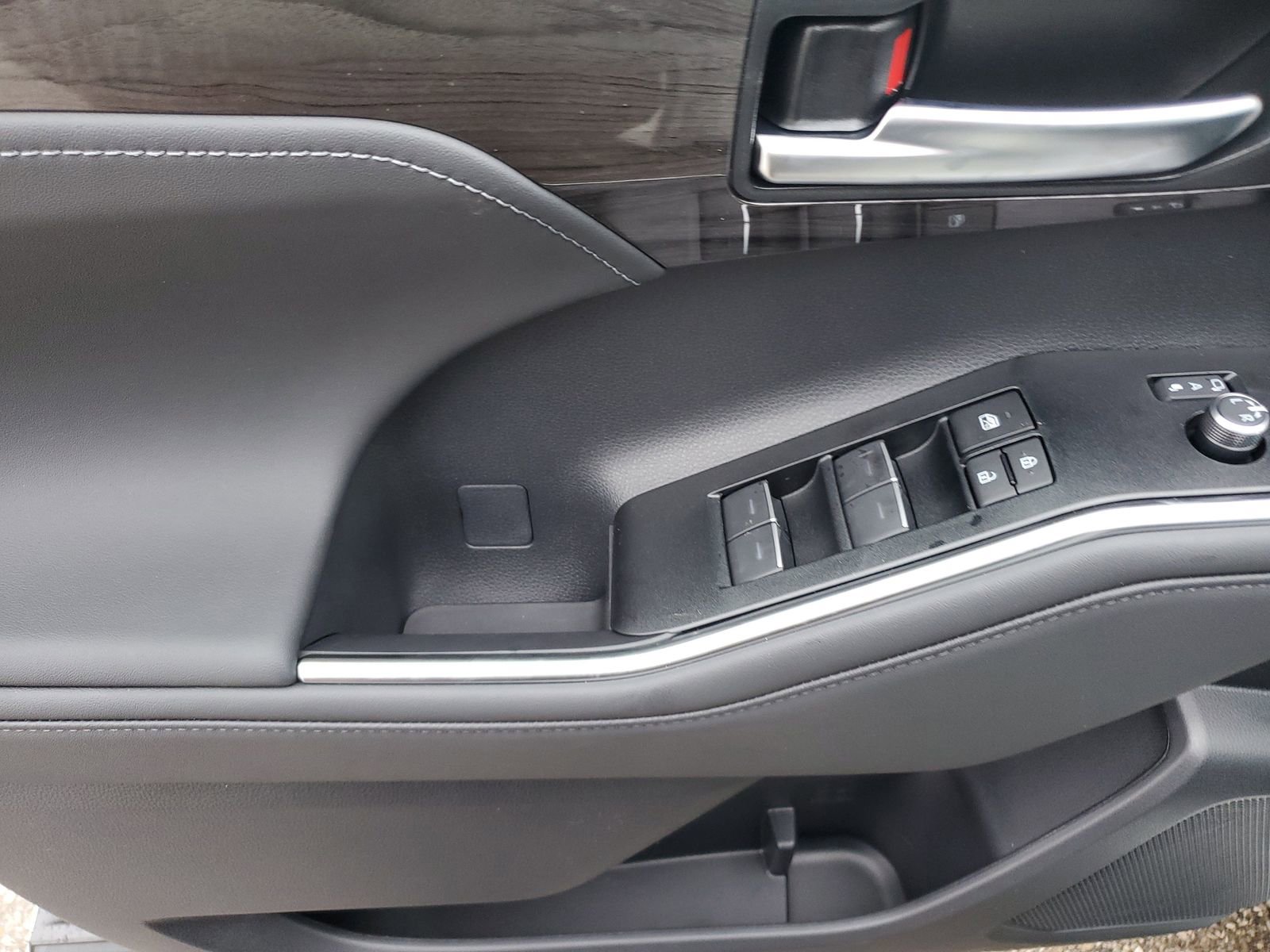 New 2026 Toyota Highlander Platinum image 20