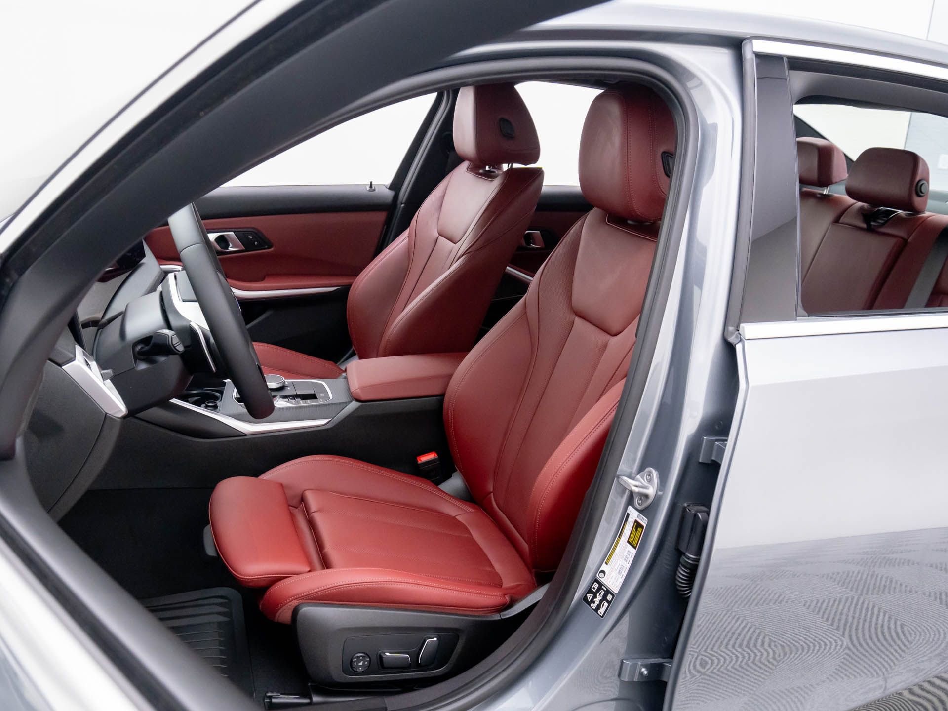 Used 2025 BMW 330i xDrive 330i xDrive w/ Driving Assistance Package image 21