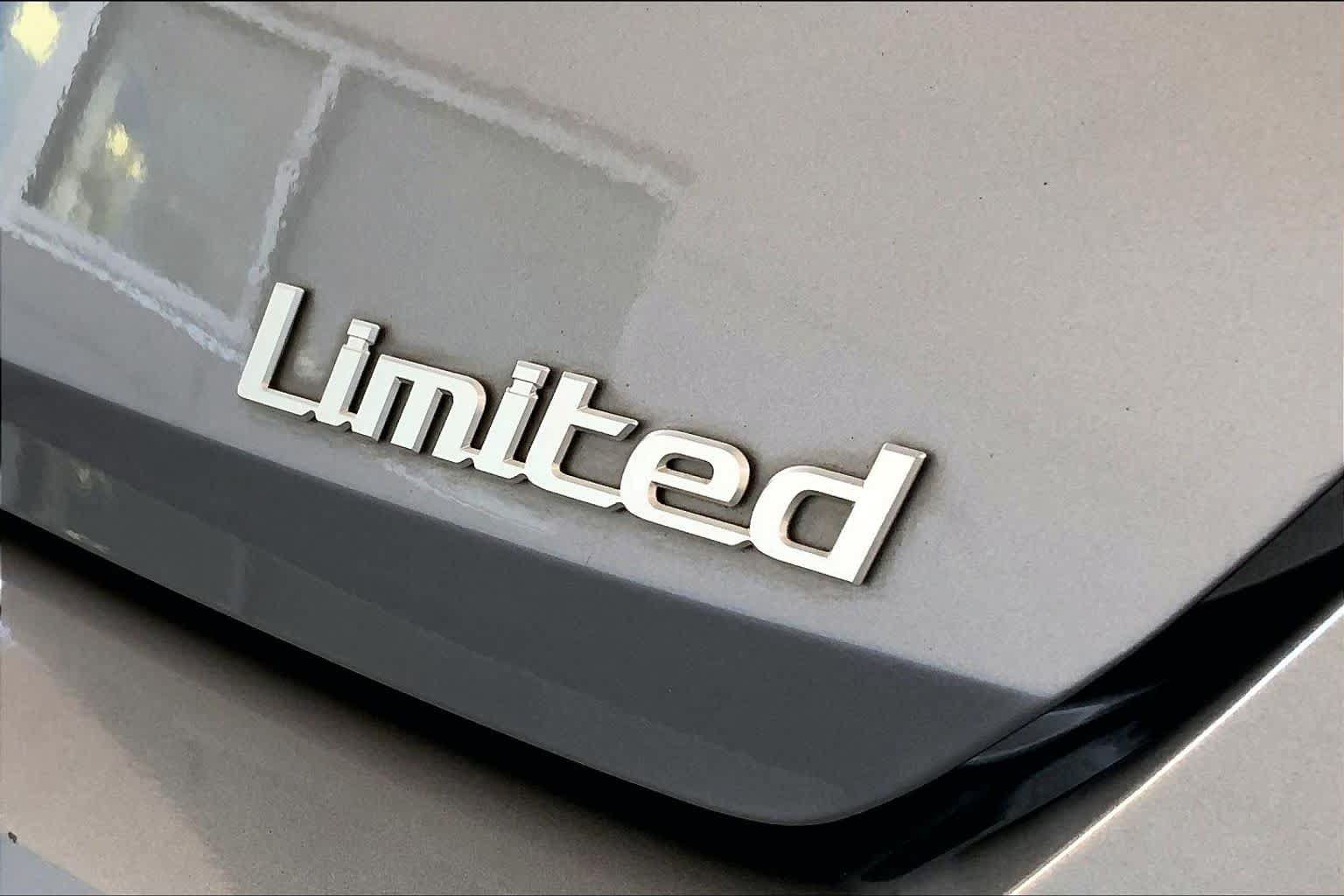 Used 2025 Hyundai Elantra Limited FWD image 10