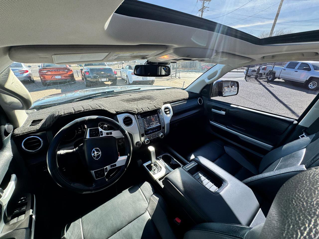 Used 2018 Toyota Tundra Limited w/ Limited Premium Package AWD/4WD image 15