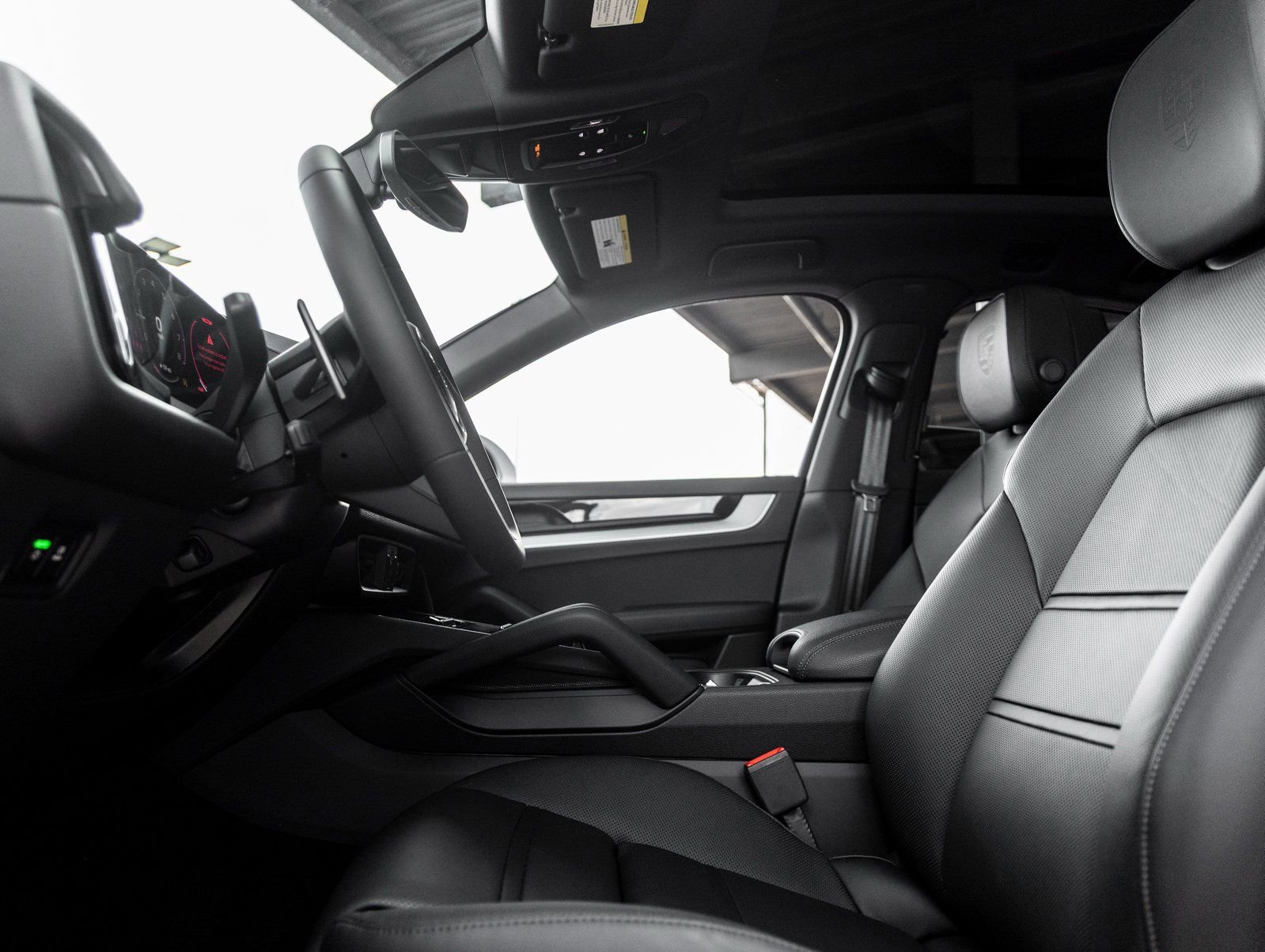 Certified 2025 Porsche Cayenne Coupe image 22