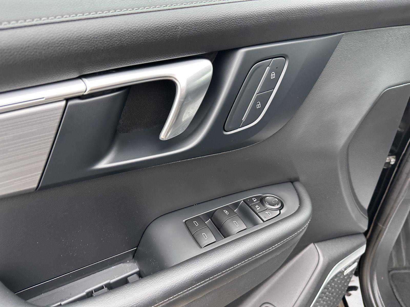 Used 2025 Buick Enclave Preferred image 19