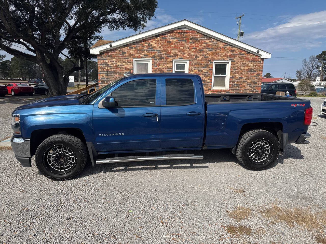 Used 2016 Chevrolet Silverado 1500 LT w/ All Star Edition AWD/4WD image 4