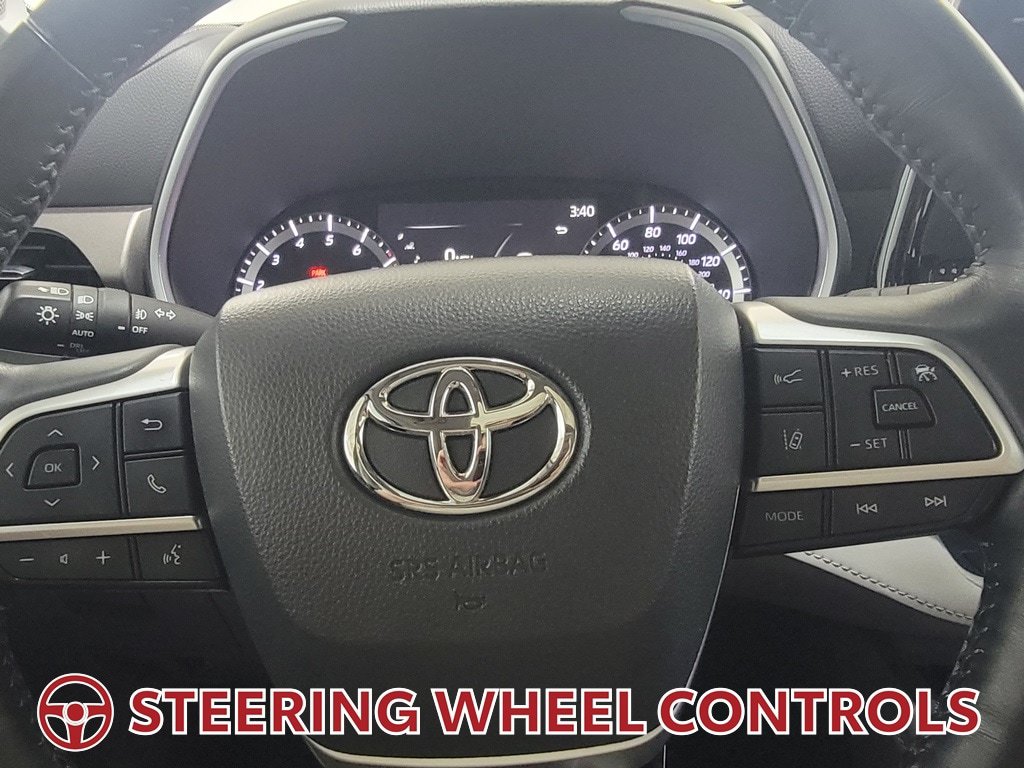 Used 2022 Toyota Highlander Limited FWD image 18