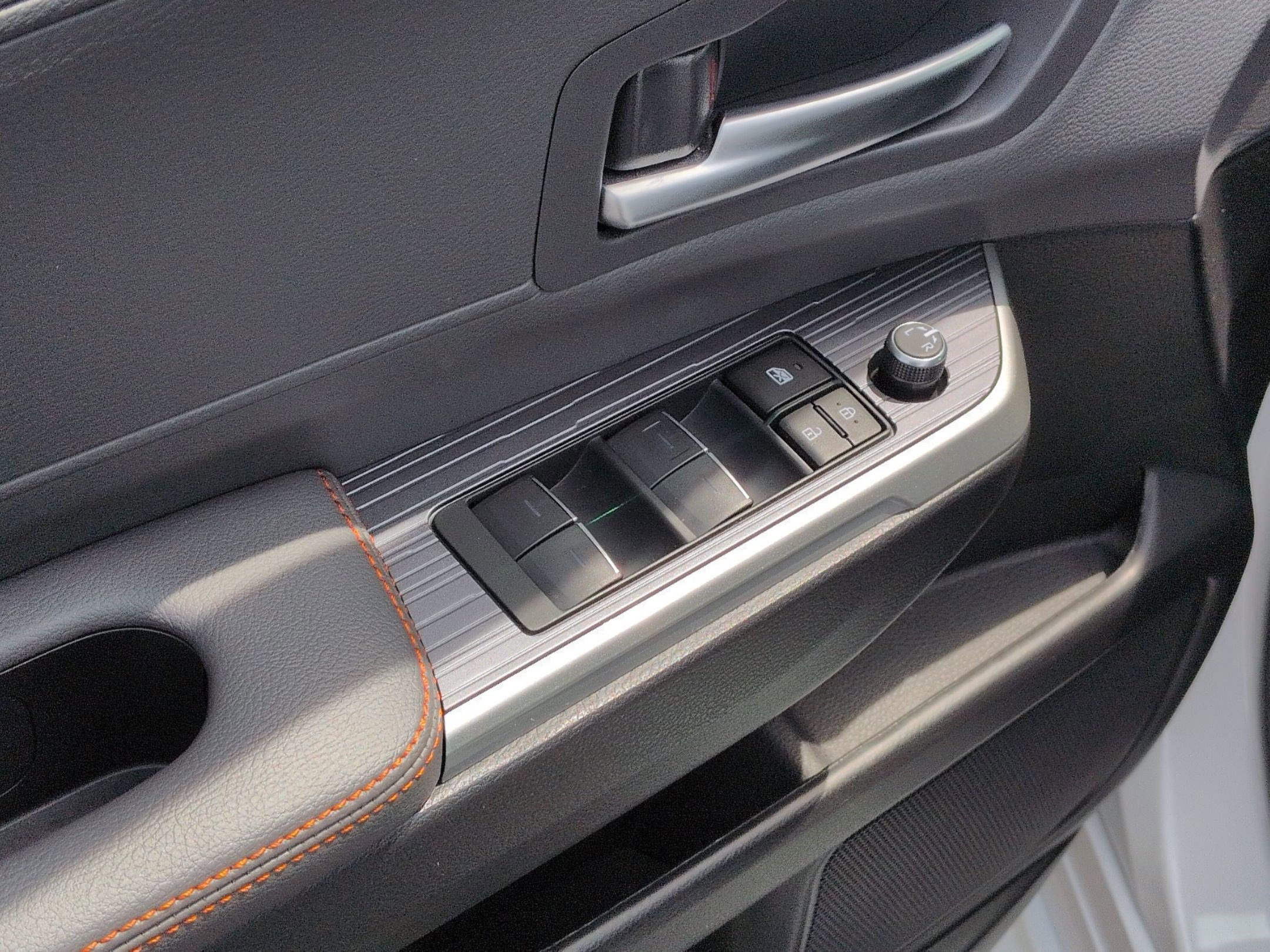 Used 2024 Toyota Sienna XSE w/ XSE Plus Package image 15