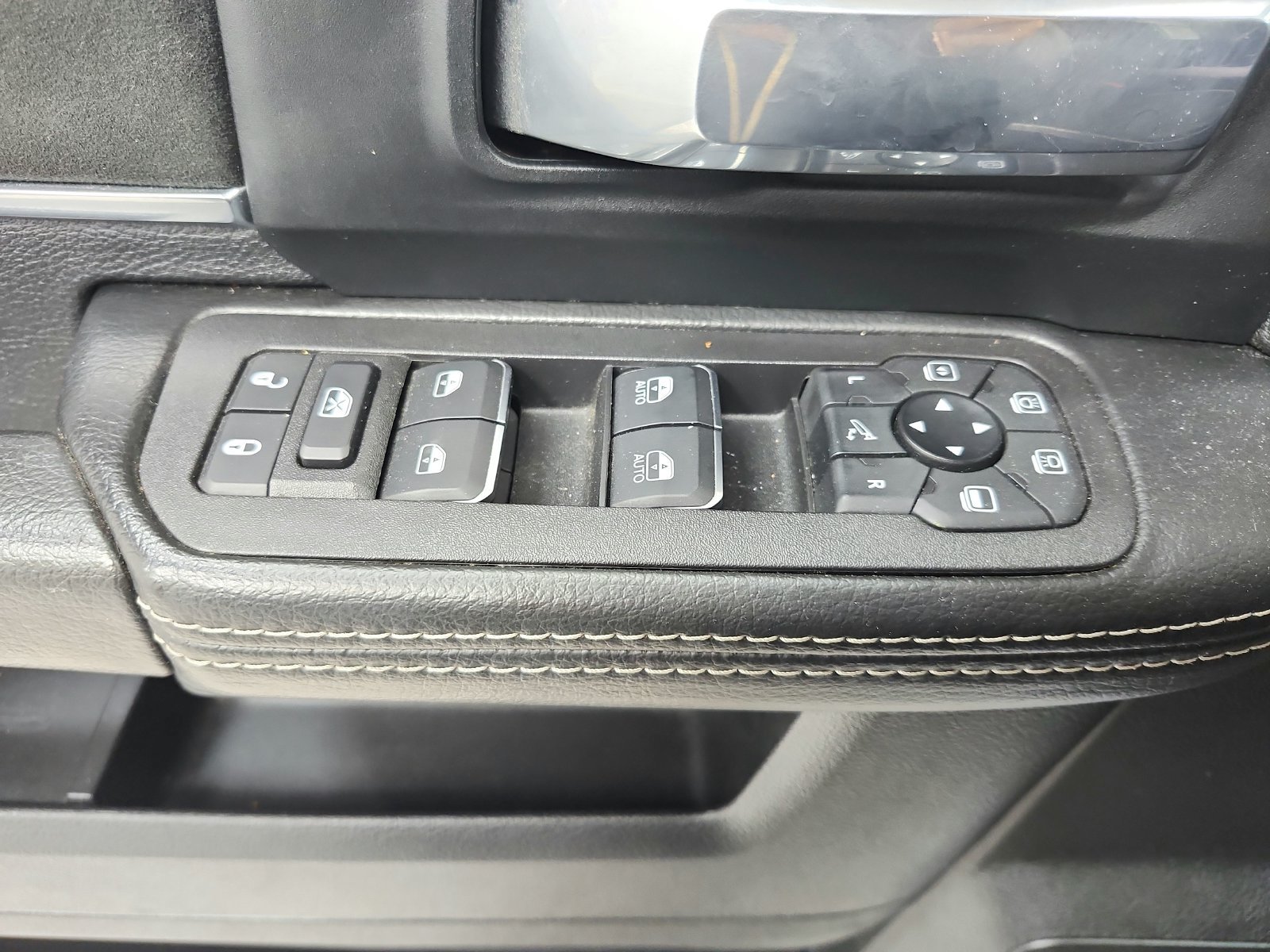 Used 2025 RAM 2500 Laramie AWD/4WD image 34