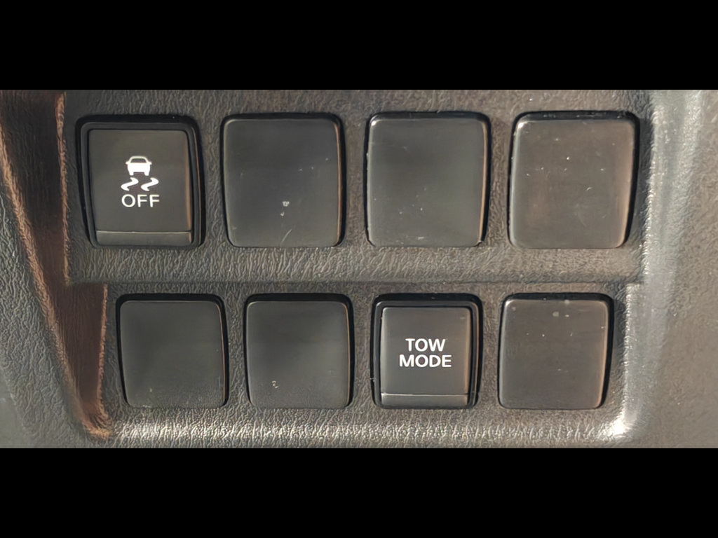 Used 2018 Nissan Pathfinder S AWD/4WD image 39