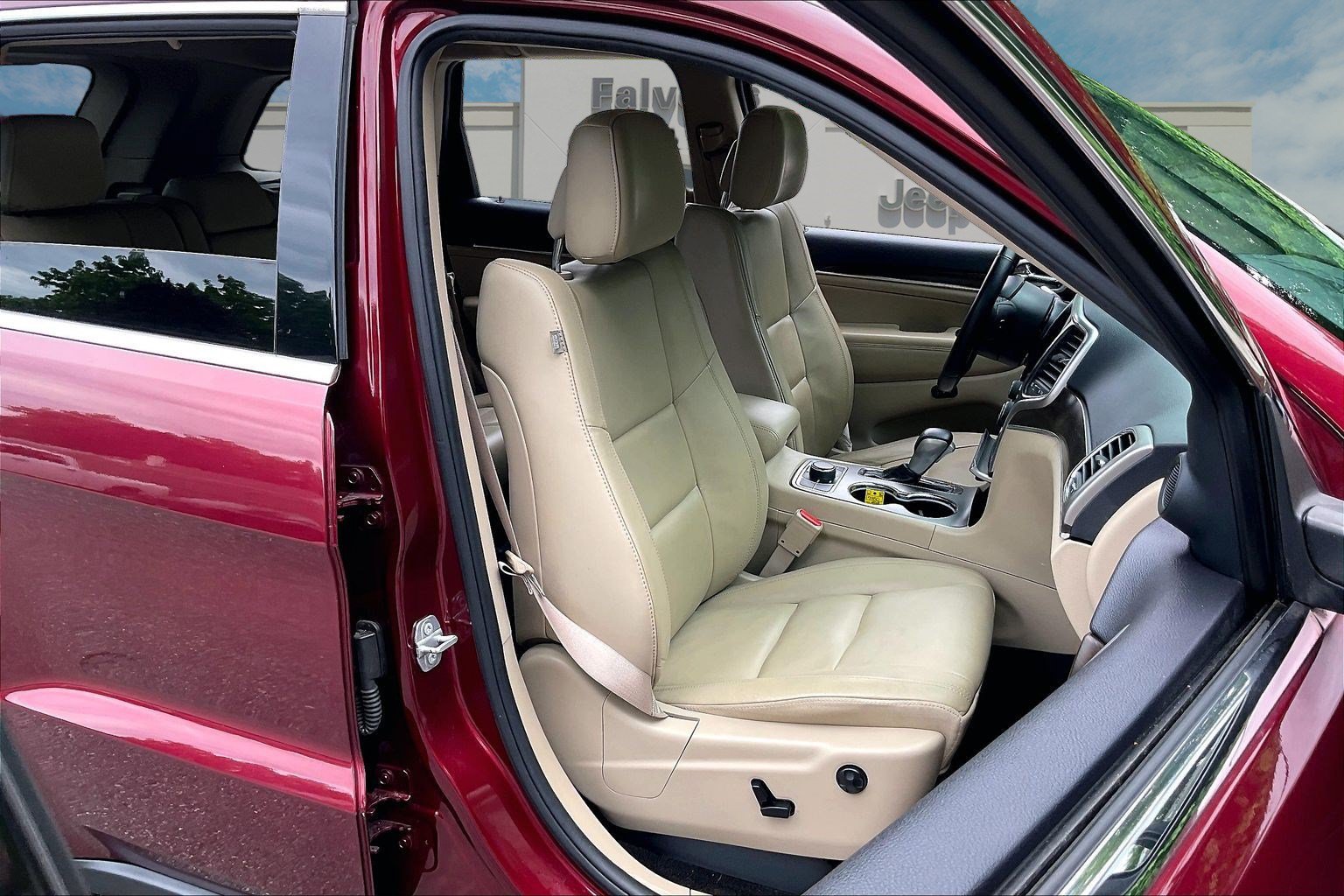 Used 2018 Jeep Grand Cherokee Limited AWD/4WD image 7