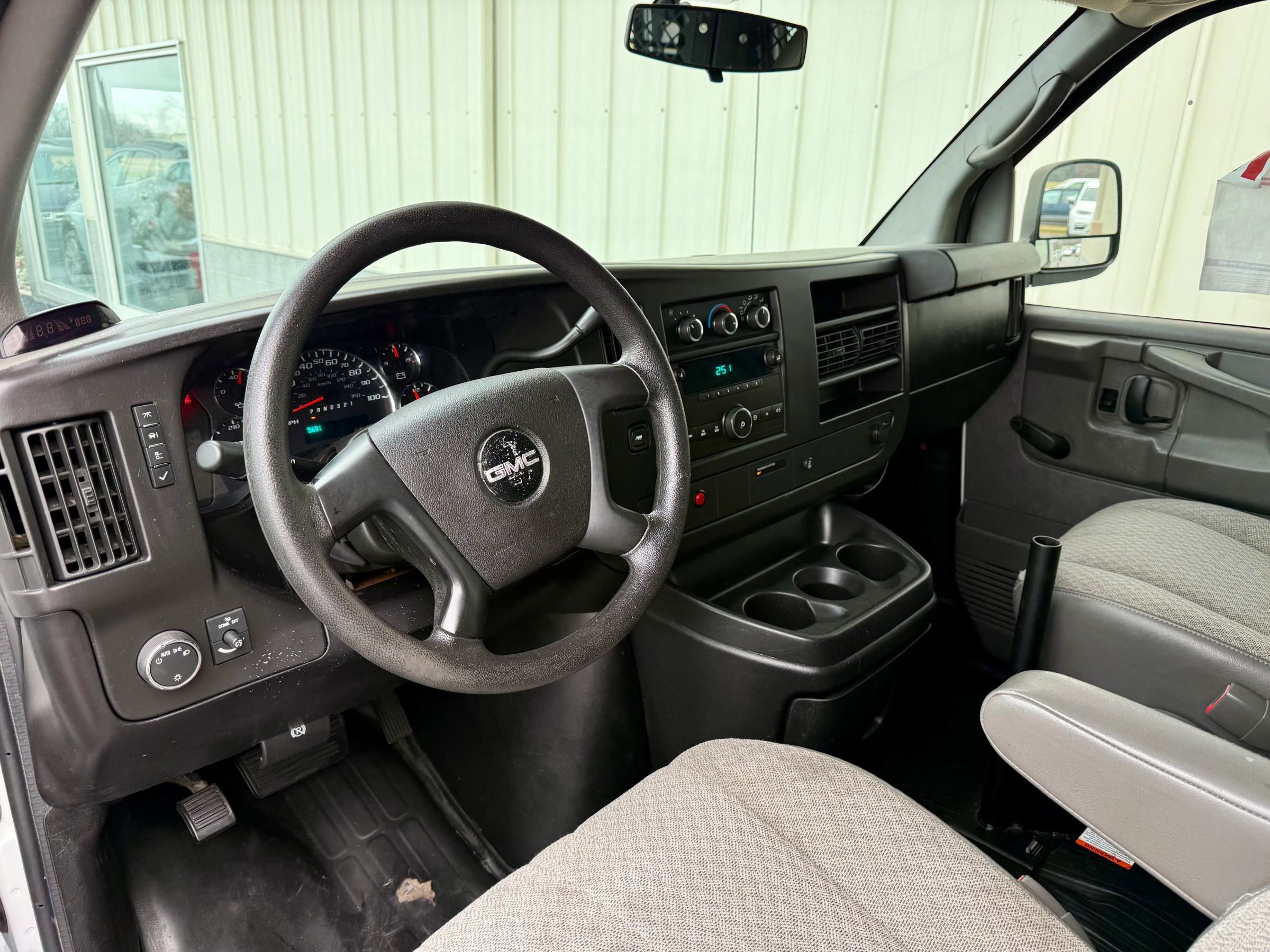 Used 2013 GMC Savana 1500 AWD image 15