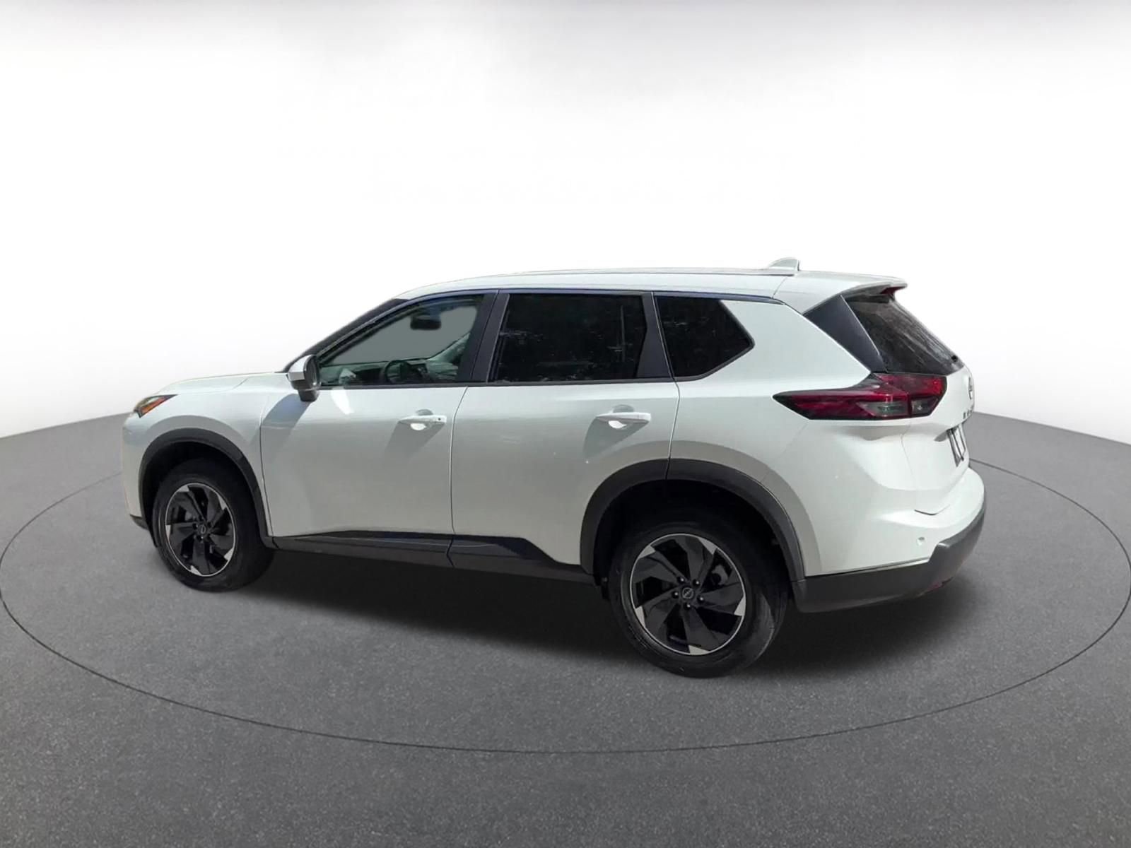 Used 2025 Nissan Rogue SV AWD/4WD image 10