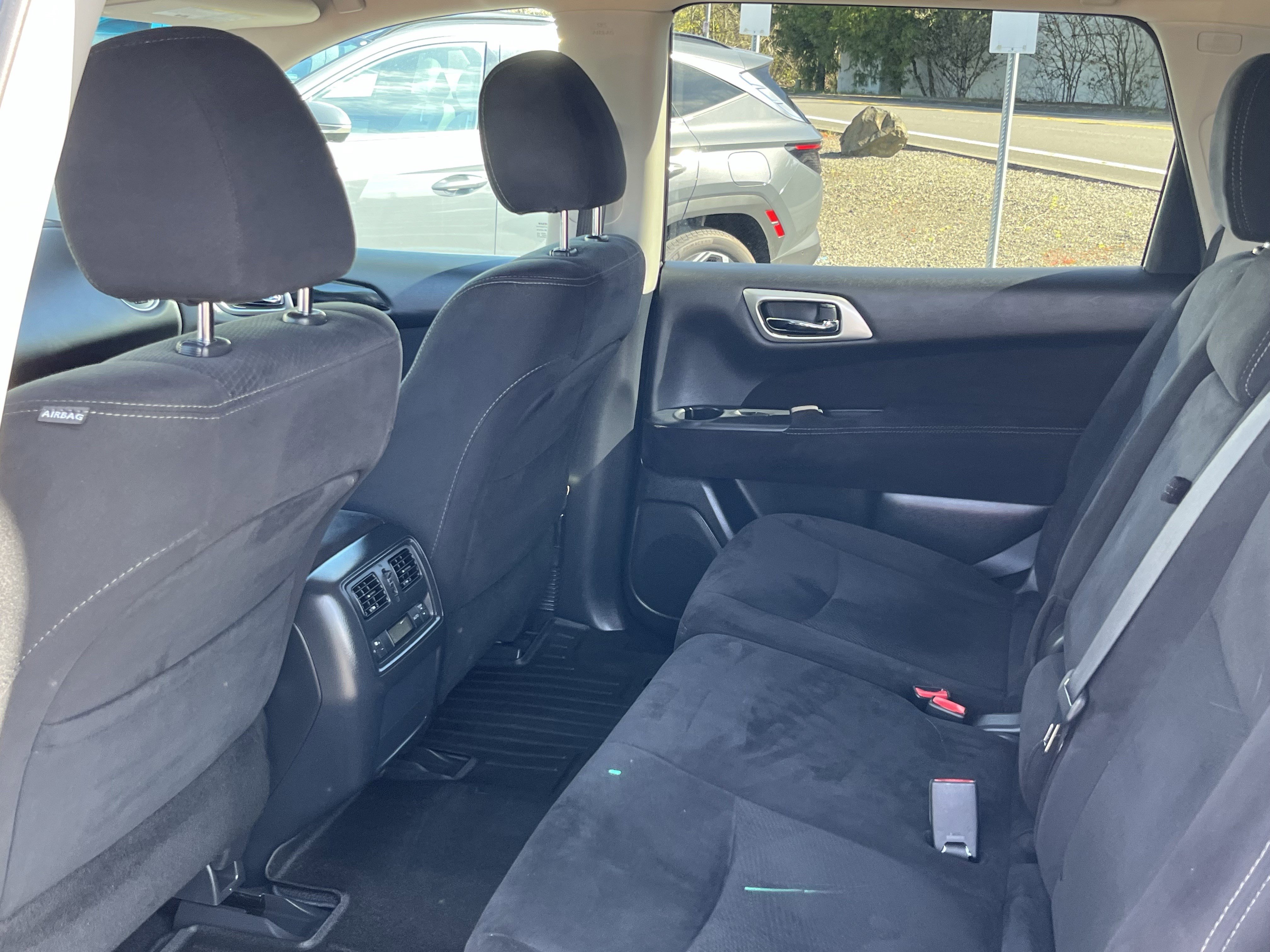 Used 2014 Nissan Pathfinder SV image 13