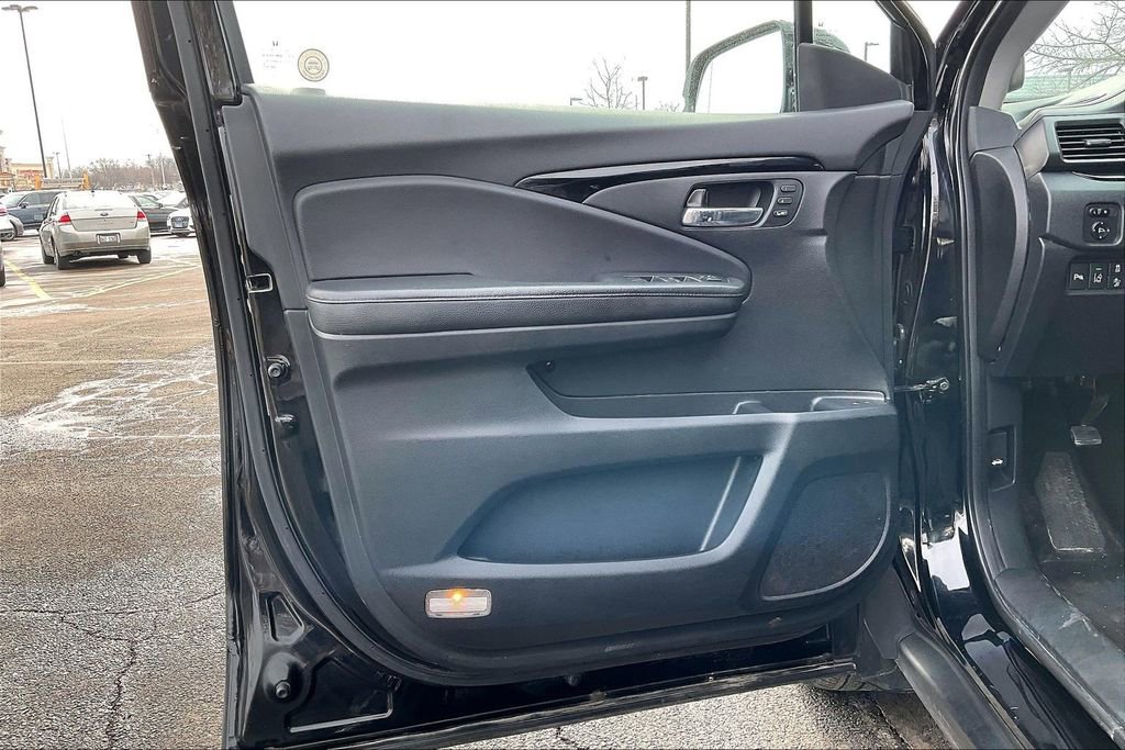 Used 2016 Honda Pilot Touring image 25