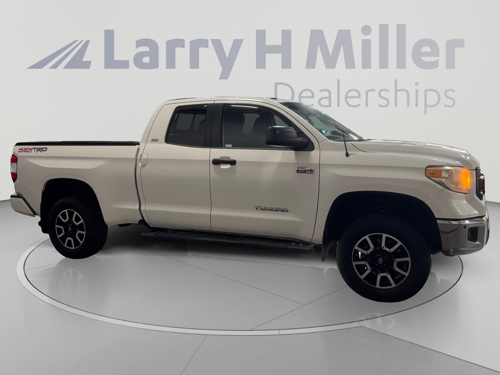 Used 2016 Toyota Tundra SR5 w/ TRD Off Road Package AWD/4WD image 6