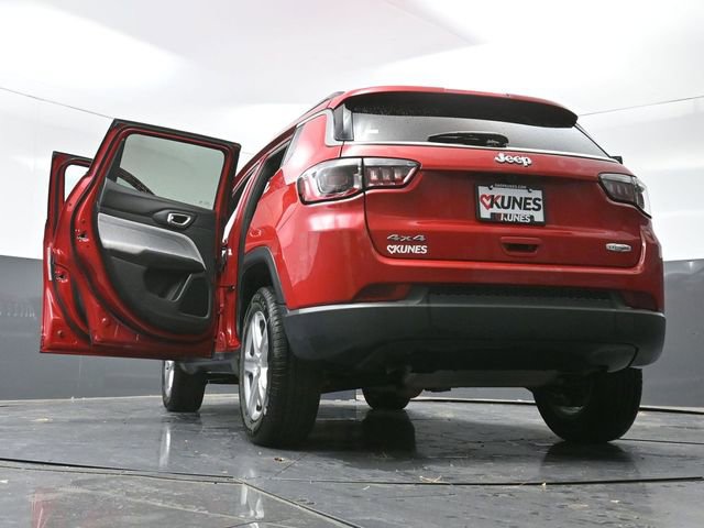 Used 2024 Jeep Compass Latitude image 77