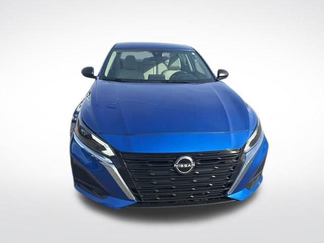 Used 2025 Nissan Altima 2.5 SV FWD image 8