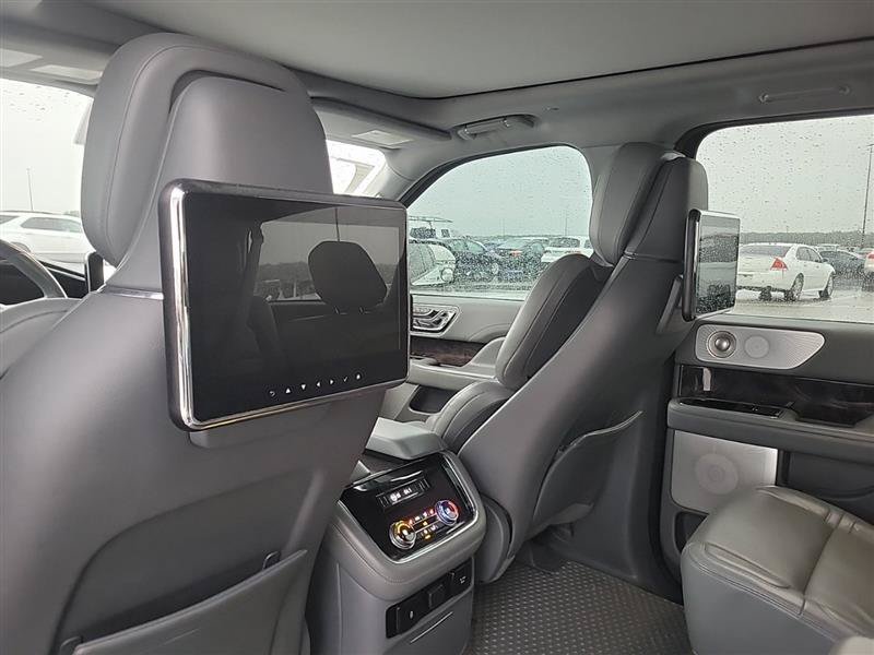 Used 2020 Lincoln Navigator L Reserve w/ Equipment Group 208A Reserve AWD/4WD image 4