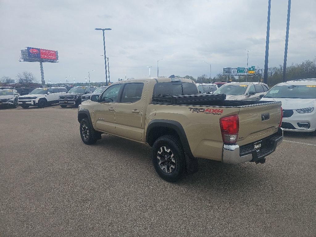 Used 2017 Toyota Tacoma TRD Off-Road w/ Tow Package (A/T) AWD/4WD image 3