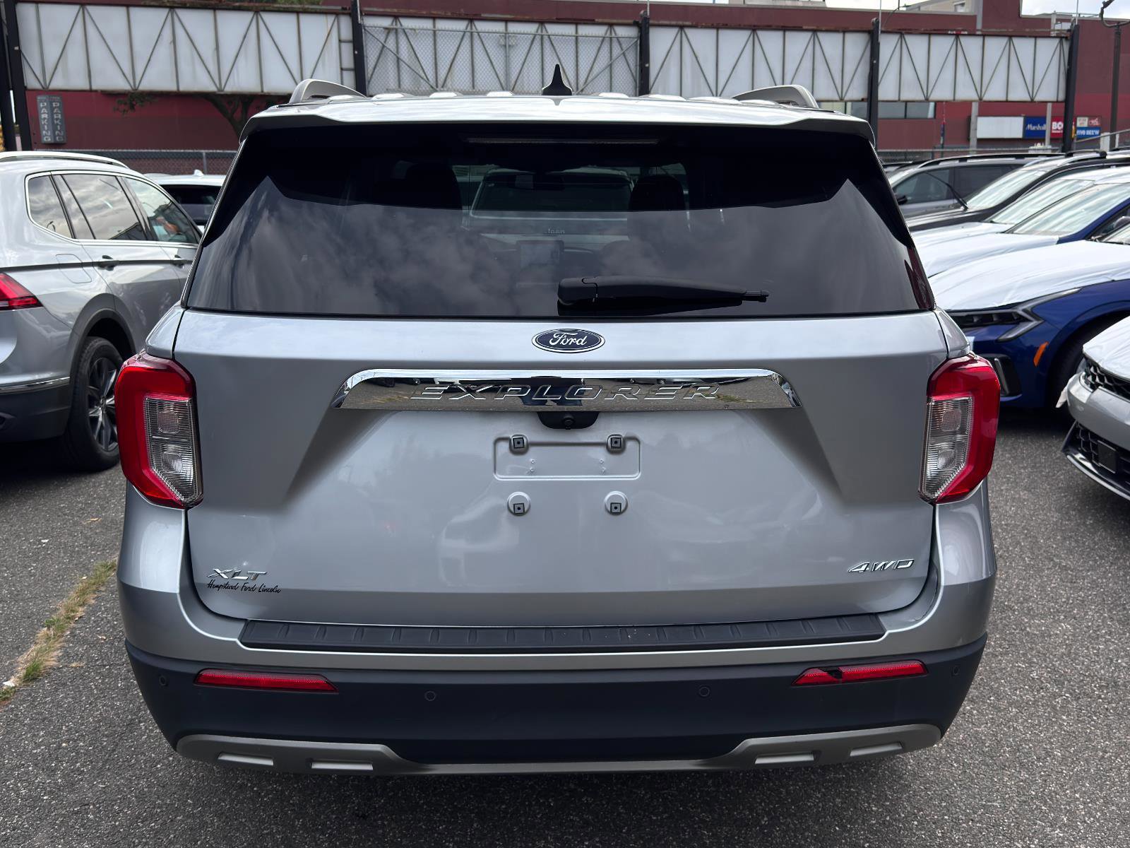 Used 2022 Ford Explorer XLT w/ Equipment Group 202A image 6