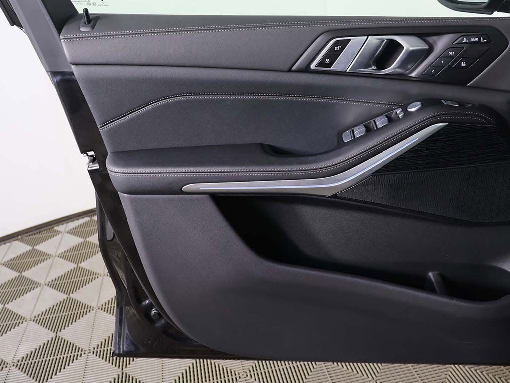 Used 2023 BMW X7 xDrive40i w/ M Sport Package image 25