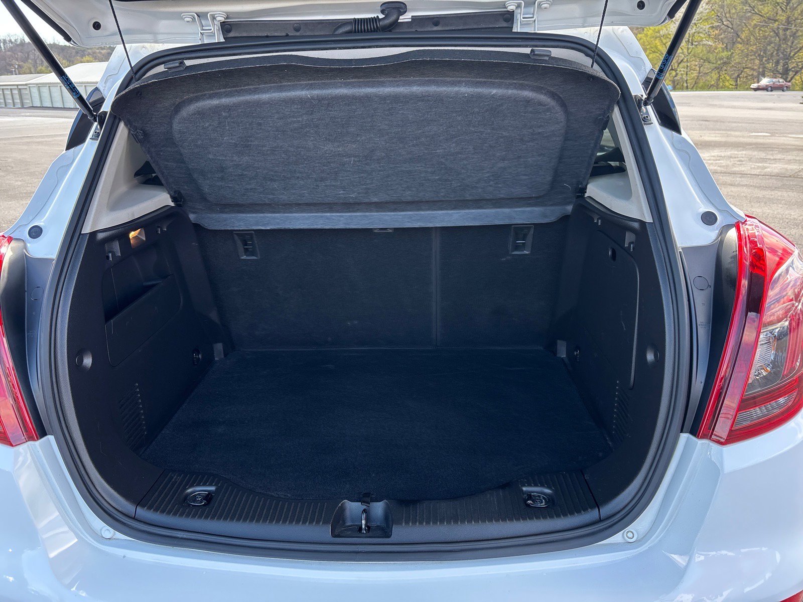 Used 2020 Buick Encore Preferred AWD/4WD image 19