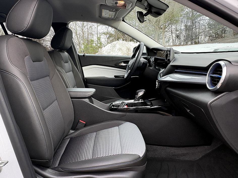 Used 2025 Chevrolet Trax LT w/ Driver Confidence Package image 13