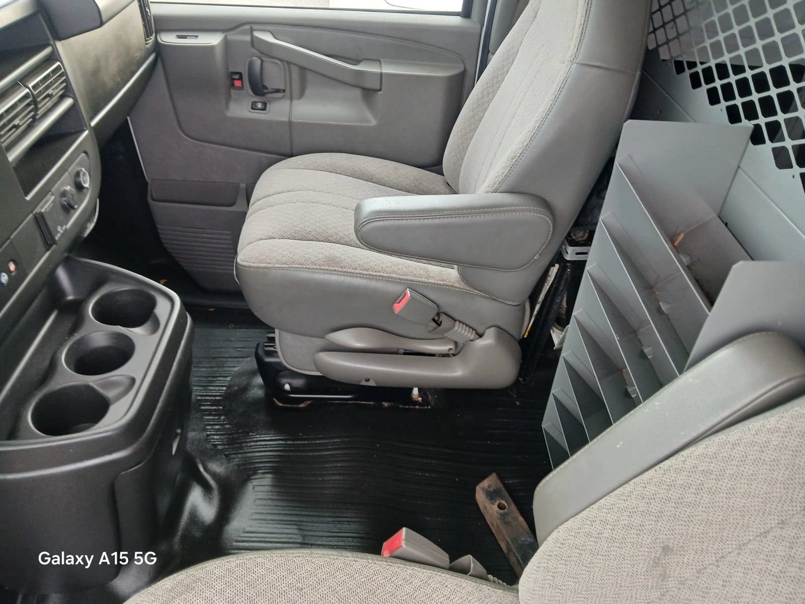 Used 2018 Chevrolet Express 3500 Extended w/ Driver Convenience Package RWD image 8