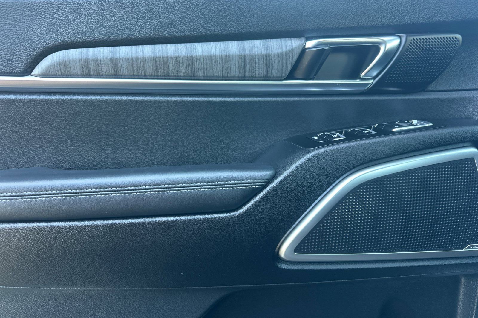 Used 2024 Kia Telluride EX image 12