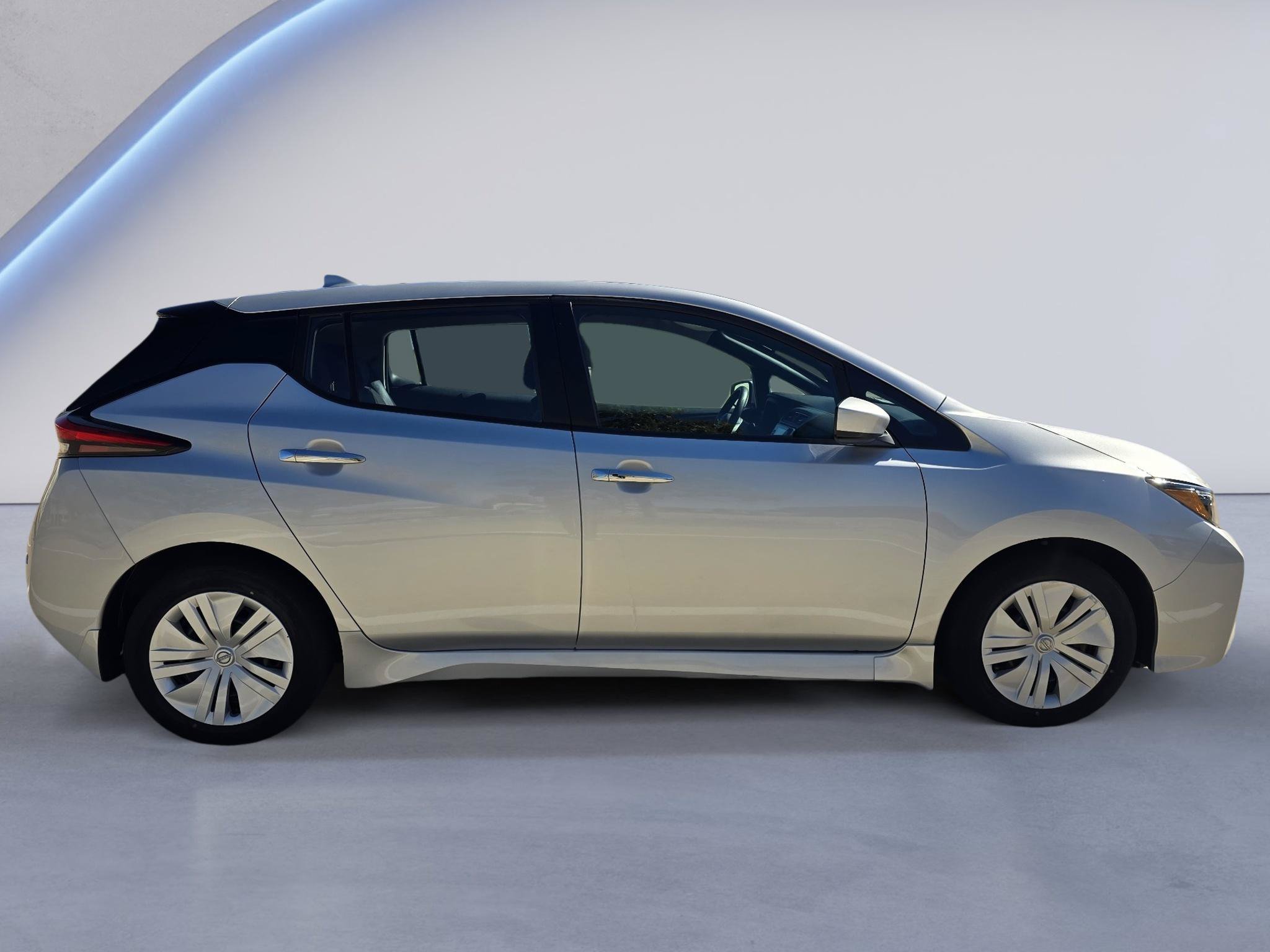 Used 2025 Nissan Leaf S FWD image 7