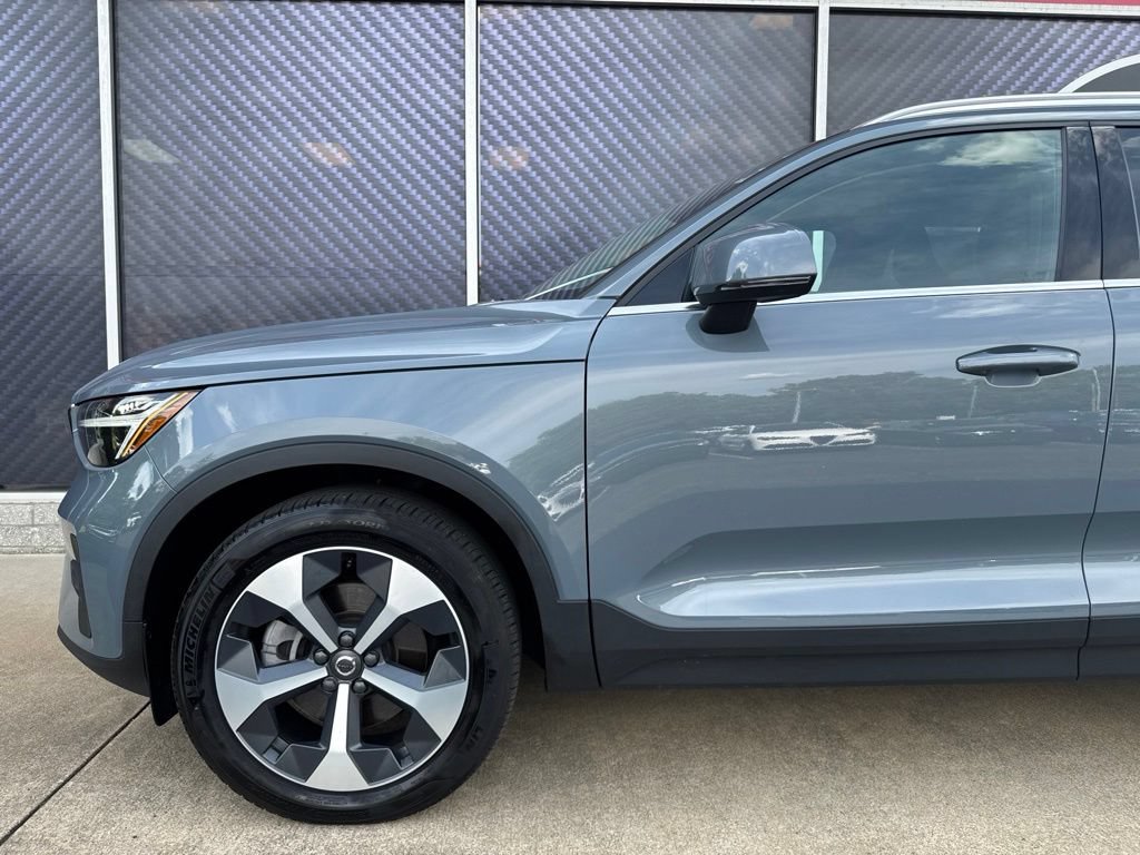 Used 2023 Volvo XC40 B5 Plus AWD/4WD image 16
