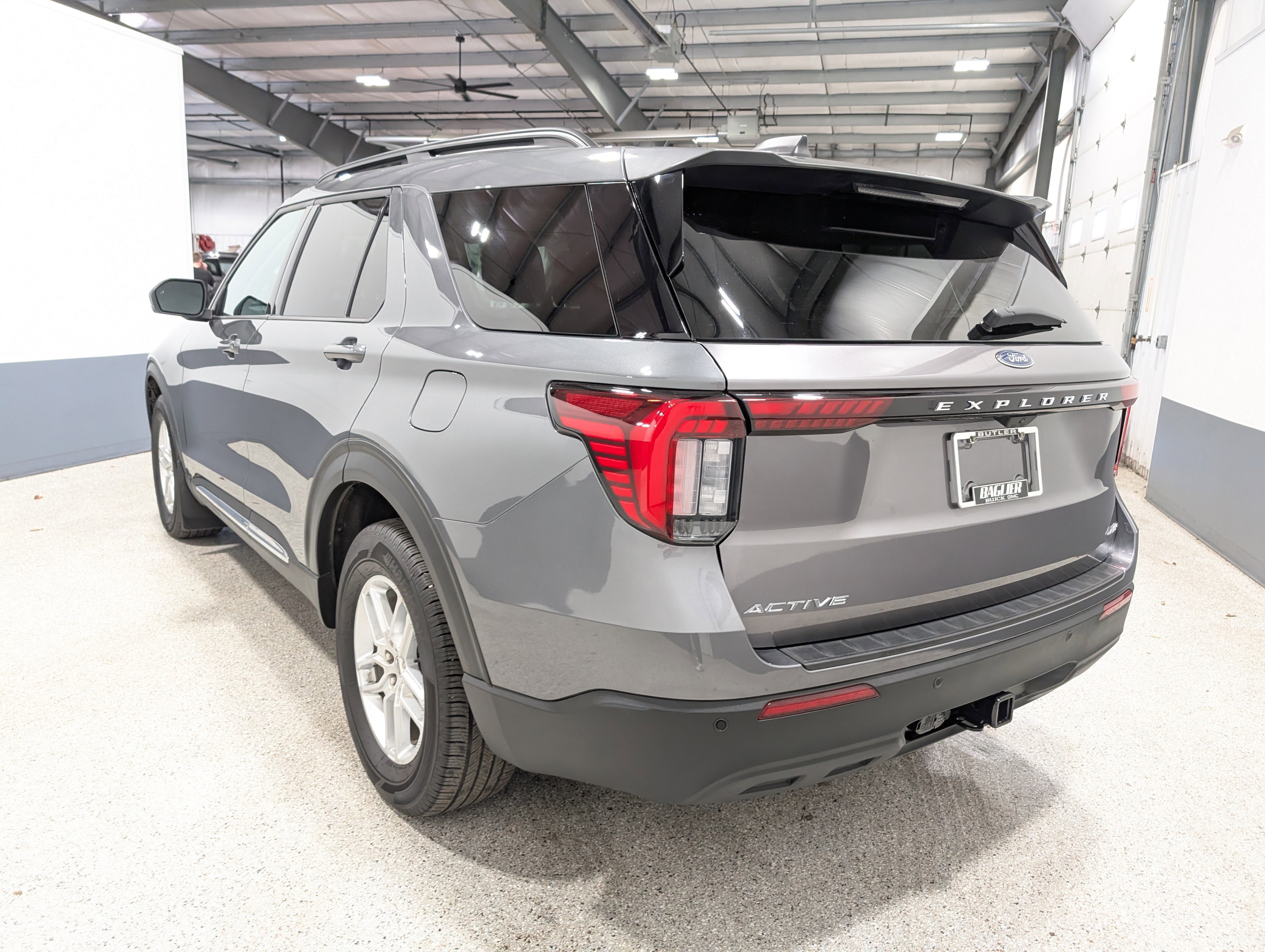 Used 2025 Ford Explorer Active image 5