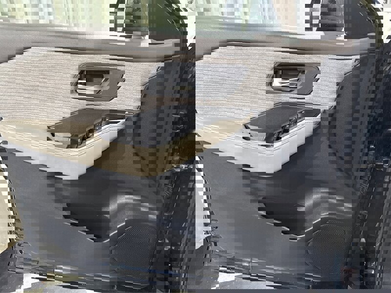 Used 2023 Nissan Rogue SV image 86