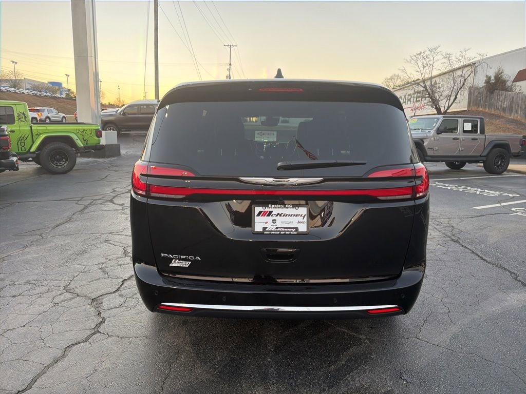New 2026 Chrysler Pacifica Select FWD image 9