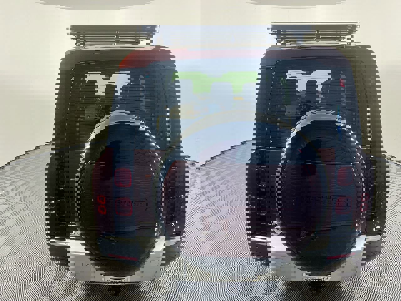 Used 2023 Land Rover Defender 130 SE AWD/4WD image 4