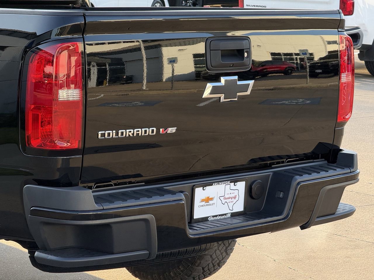 Used 2018 Chevrolet Colorado Z71 w/ Z71 Midnight Edition AWD/4WD image 5