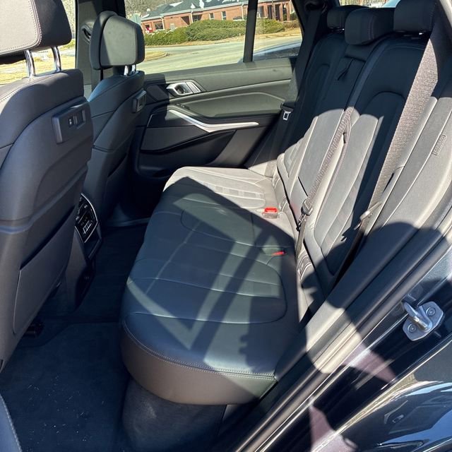 Used 2022 BMW X5 M50i image 9