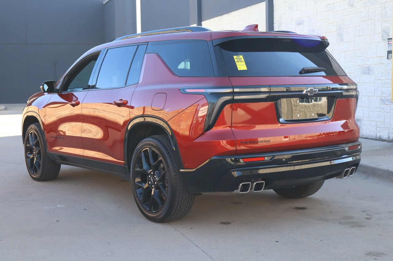 Used 2024 Chevrolet Traverse RS FWD image 3