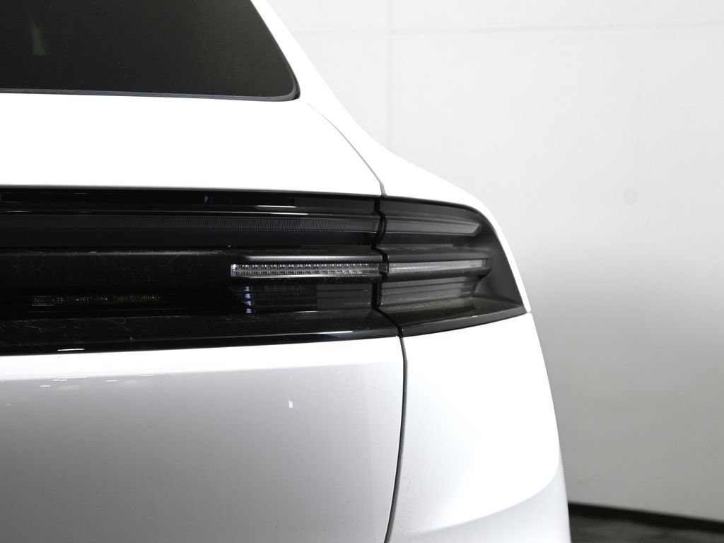 New 2026 Porsche Macan 4 Electric AWD/4WD image 13