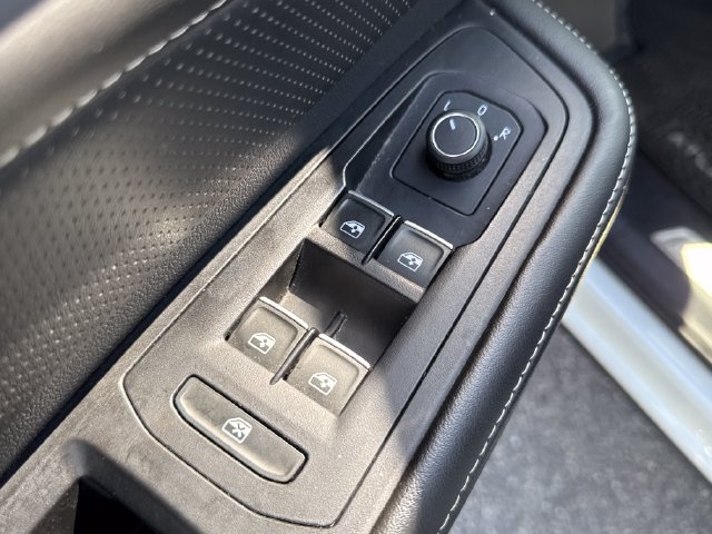 Used 2024 Volkswagen Atlas Cross Sport SE AWD/4WD image 25