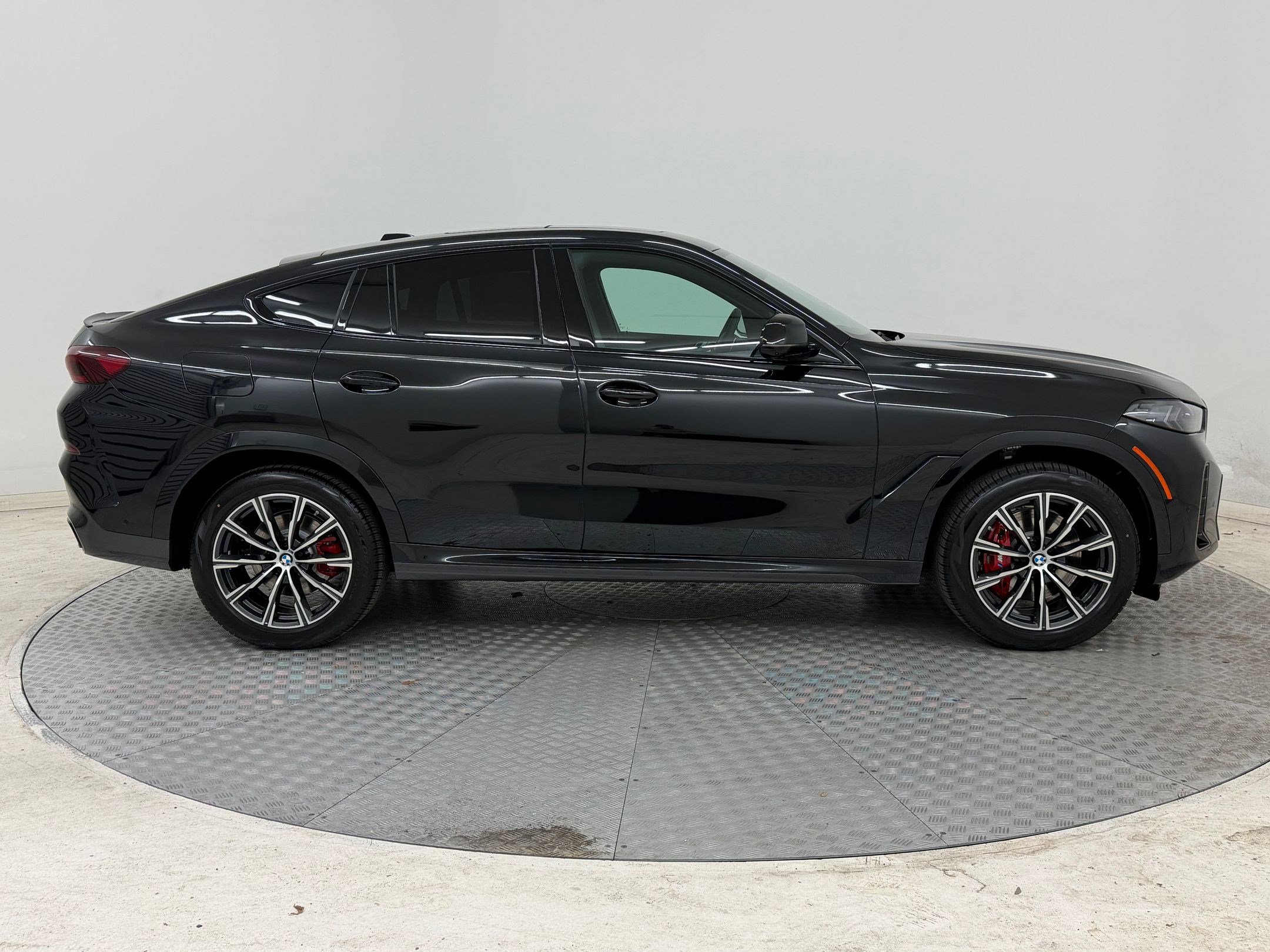 New 2026 BMW X6 xDrive40i w/ Premium Package image 8