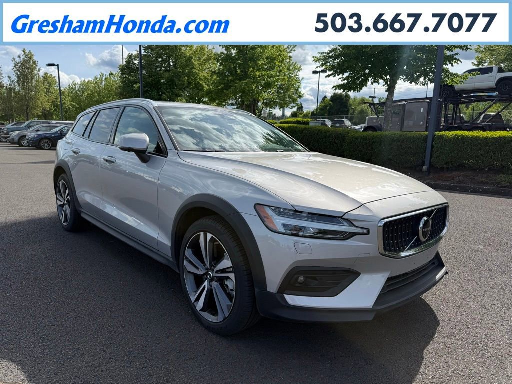 Used 2025 Volvo V60 B5 Cross Country Plus AWD/4WD image 1