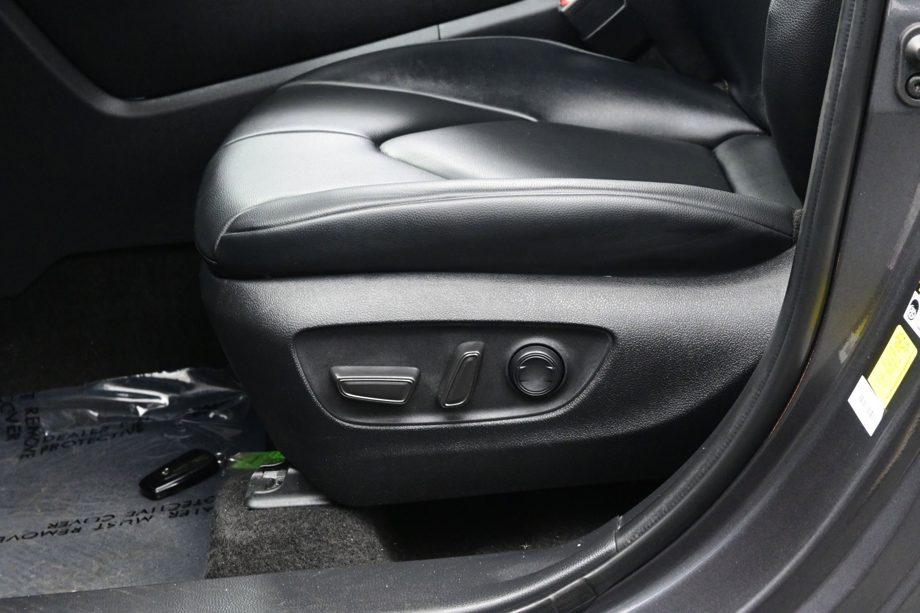 Used 2023 Toyota Highlander XLE AWD/4WD image 11