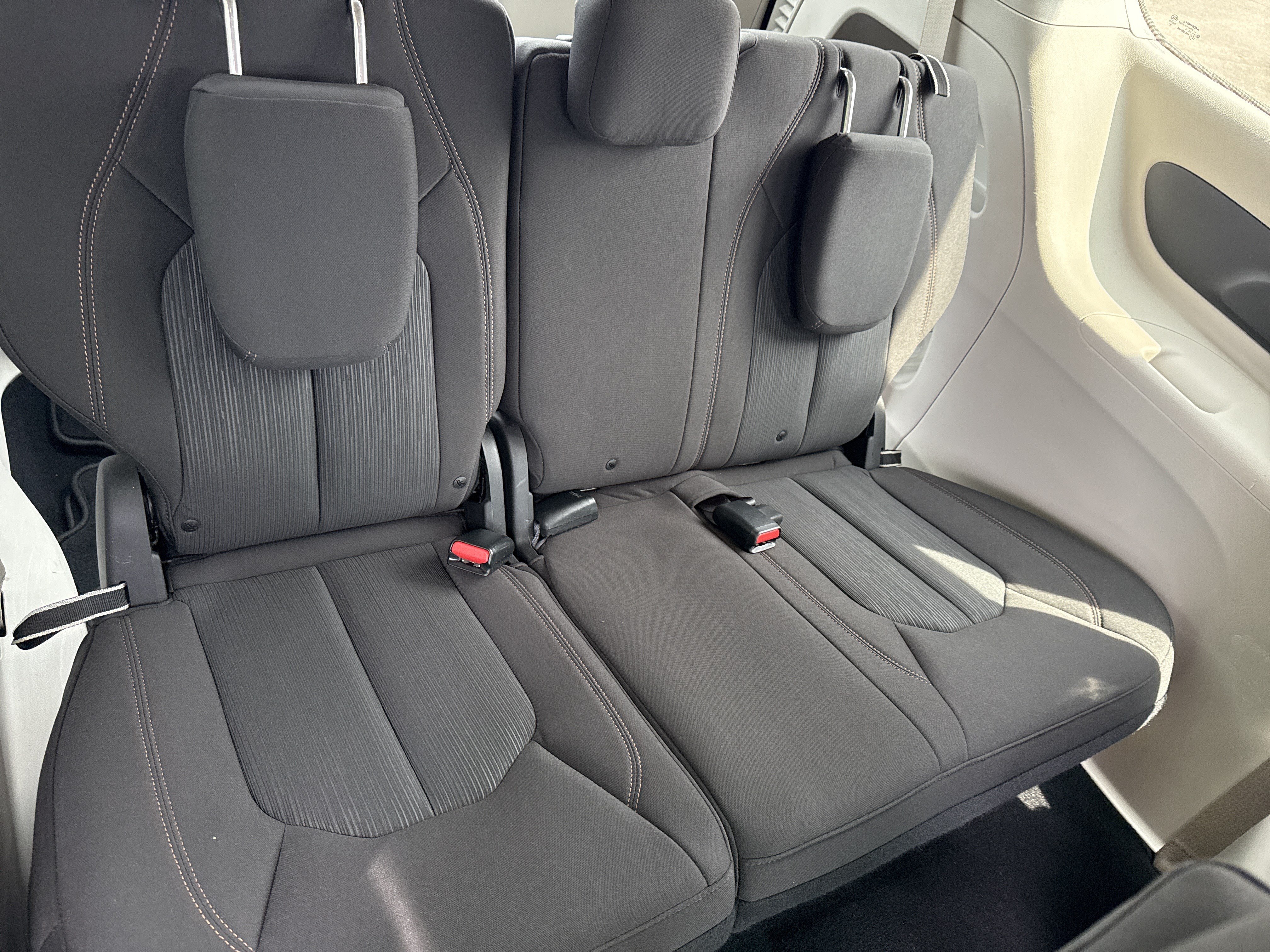 Used 2019 Chrysler Pacifica Touring Plus w/ Advanced Safetytec Group FWD image 16