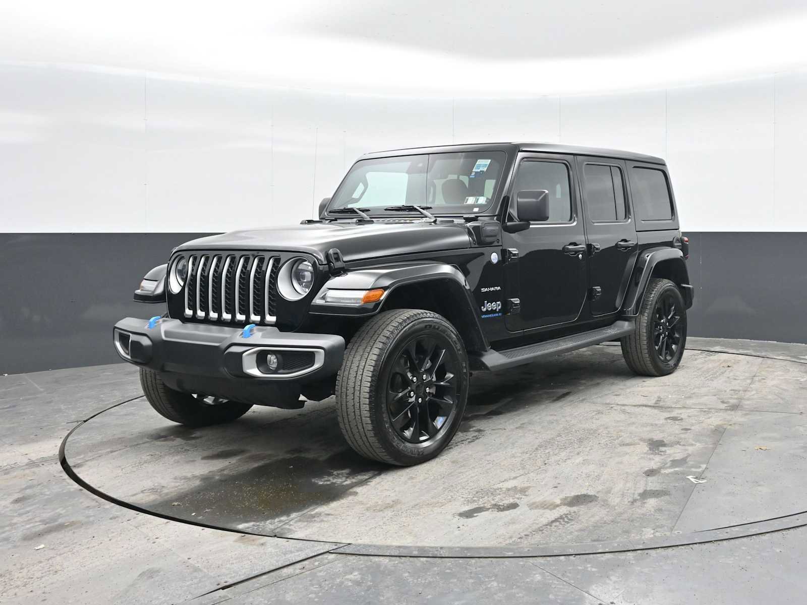 Used 2023 Jeep Wrangler Sahara w/ Cold Weather Group image 4