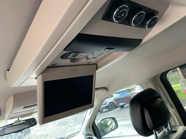 Used 2015 Chrysler Town & Country Touring FWD image 21