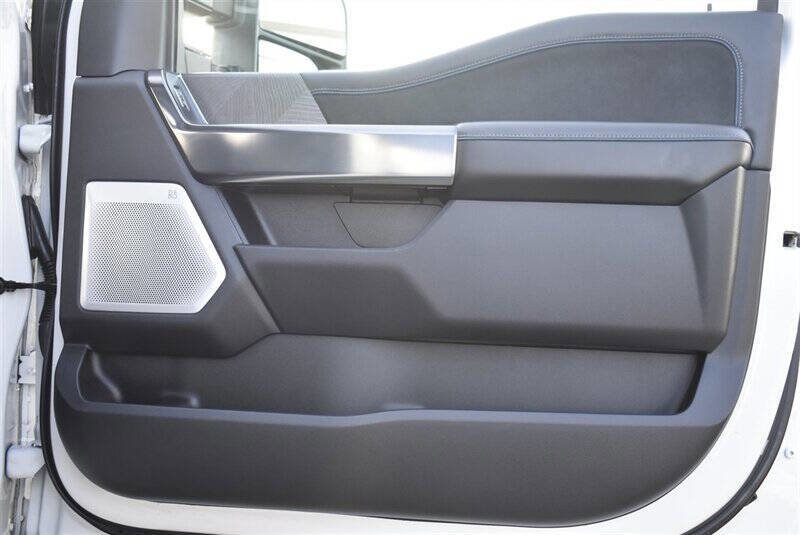 Used 2025 Ford F350 Platinum w/ FX4 Off-Road Package image 25