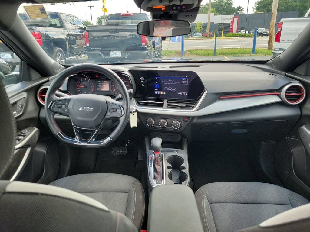 Used 2024 Chevrolet Trax RS w/ Sunroof Package FWD image 12