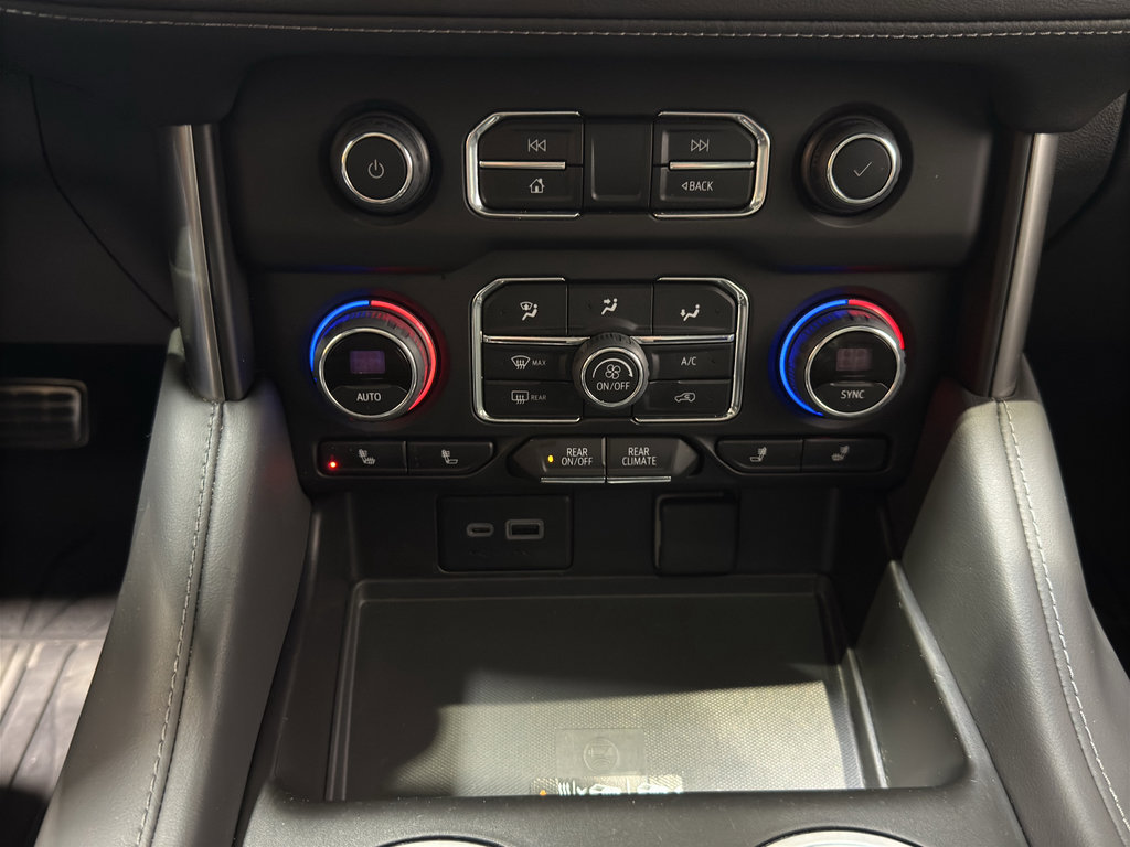 Used 2024 Chevrolet Suburban Z71 w/ Luxury Package AWD/4WD image 33