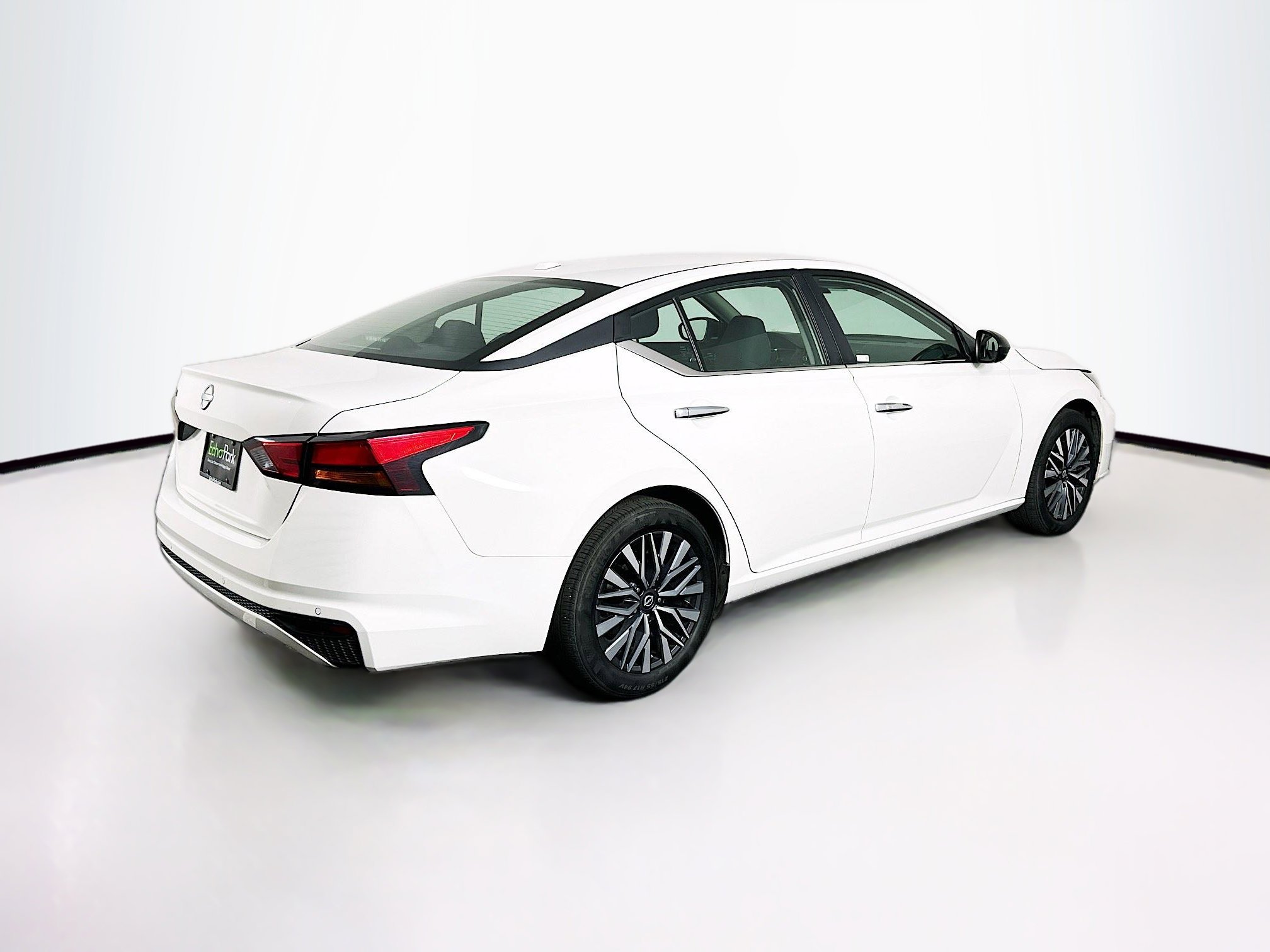 Used 2025 Nissan Altima 2.5 SV image 9